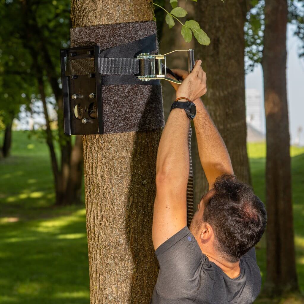 Tree protection incl. velcro fasteners for outdoor installation of Pullup & Dip bar on tree/post