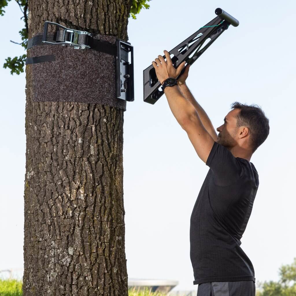 Protection mat and tension belt for outdoor installation of Pullup Dip bar on tree post